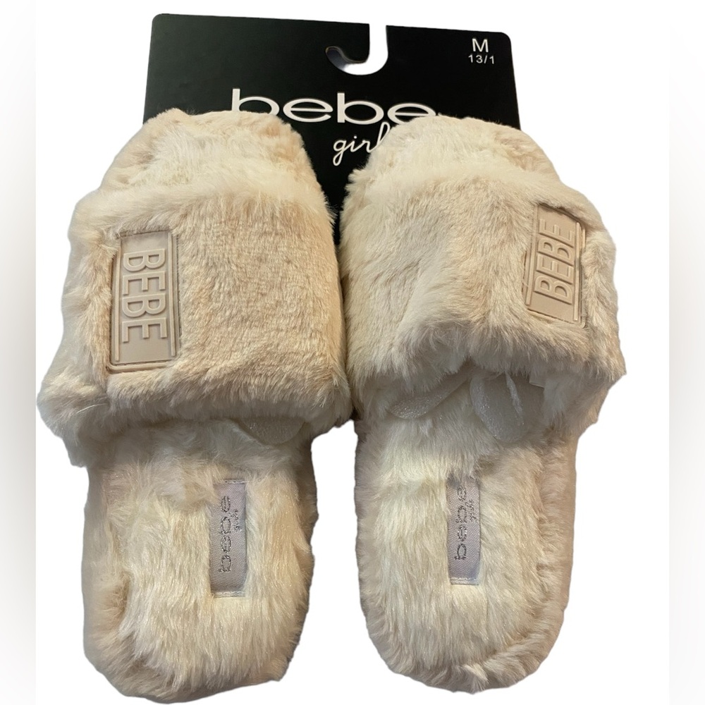 BEBE girl's medium fluffy slippers in an Off—White color, Size Medium 13/1, NWT